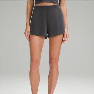 Lululemon ribbed soft stream High rise short size 8